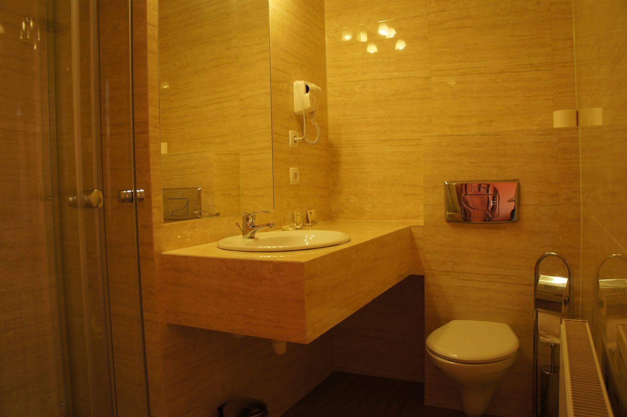 Aparthotel Adler Краків Екстер'єр фото